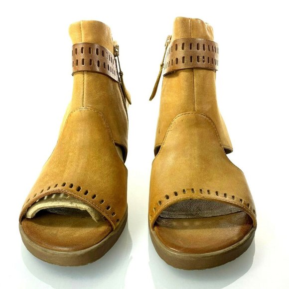 MIZ MOOZ Brianne 9 / 39 Wedge Peep Toe Zip Sandals - Picture 3 of 9